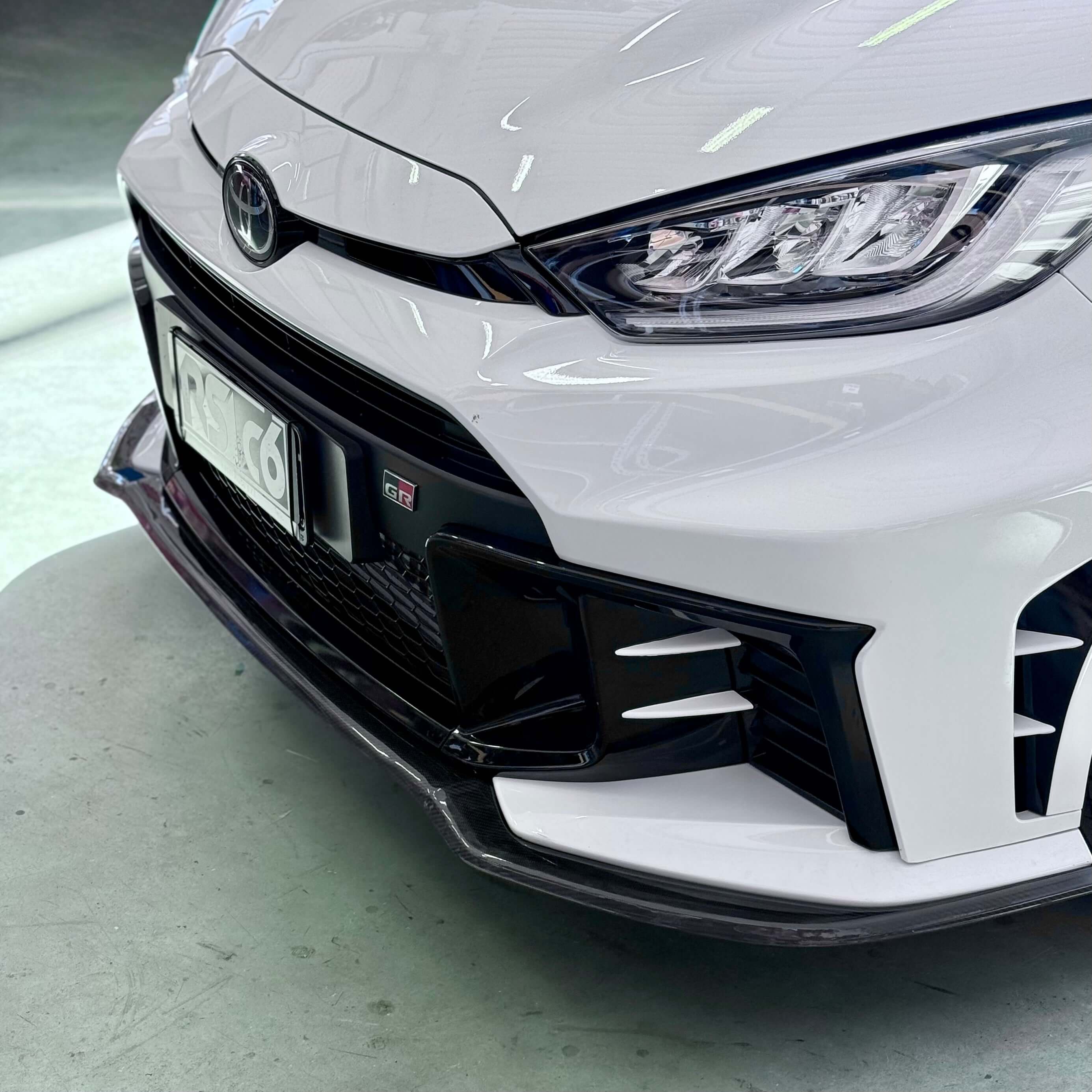 Front Lip in Carbon Fiber - Toyota GR Yaris mk2 - Image 3
