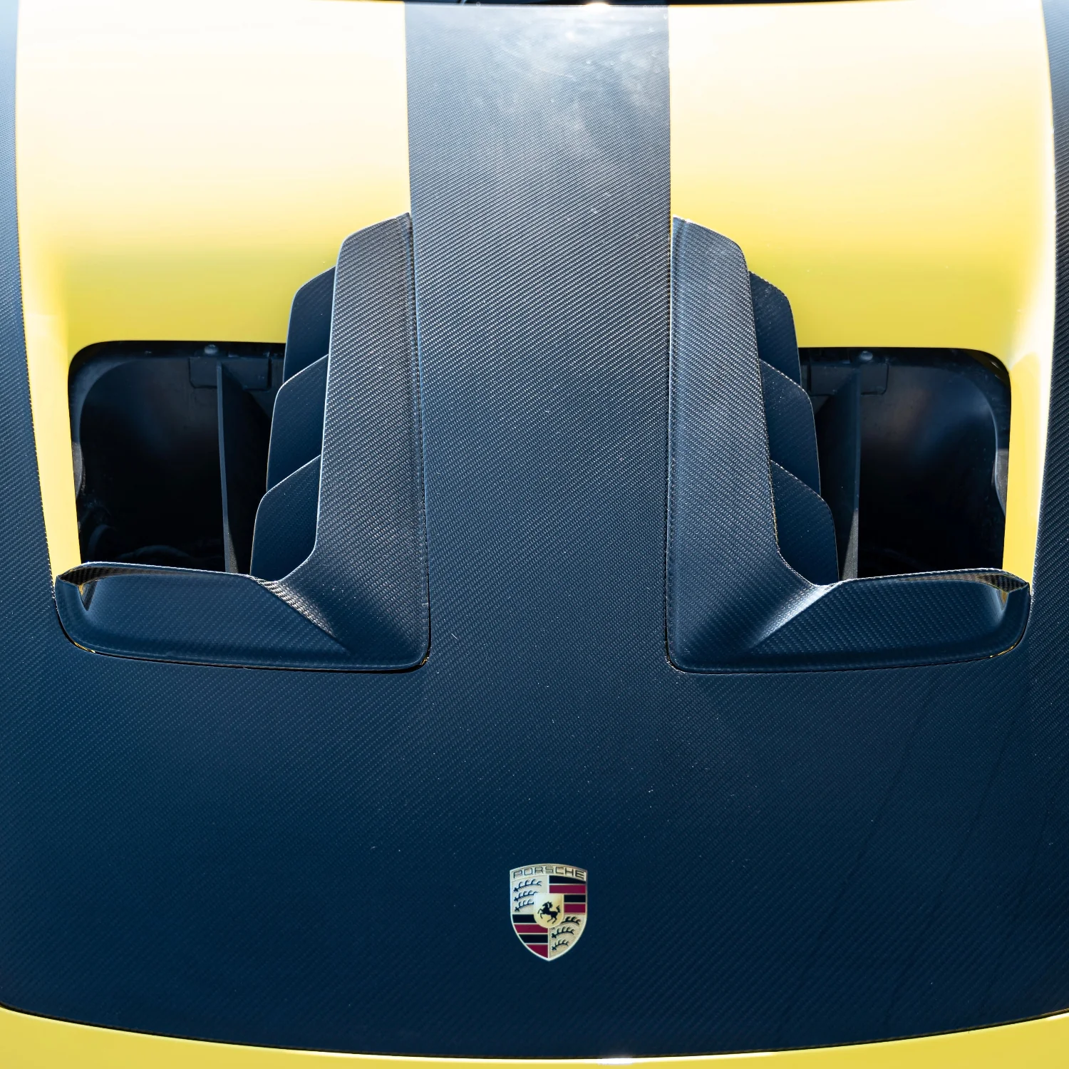 PORSCHE 911 GT3 RS (992) - Hood vents with flaps in Carbon Fiber - Image 4